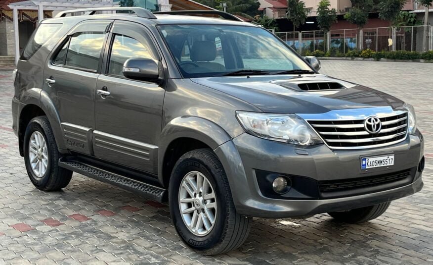 Toyota FORTUNER 3.0 4WD 2013