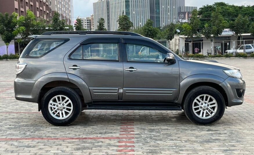 Toyota FORTUNER 3.0 4WD 2013