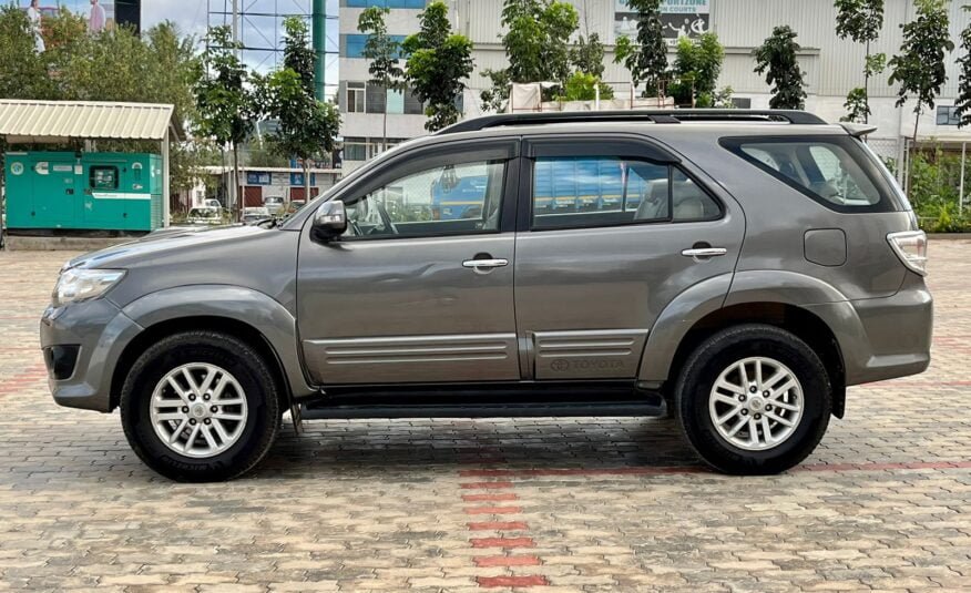 Toyota FORTUNER 3.0 4WD 2013