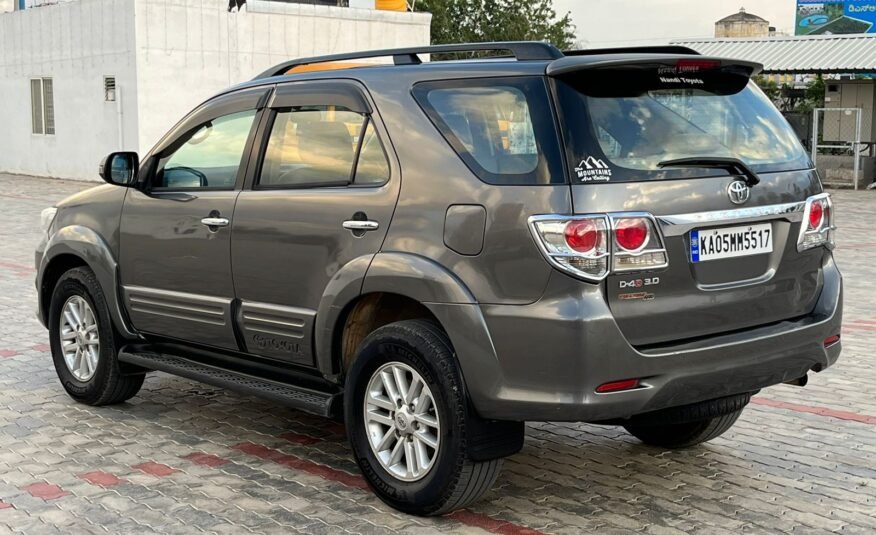 Toyota FORTUNER 3.0 4WD 2013