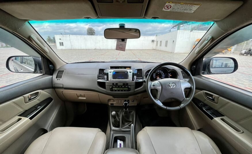 Toyota FORTUNER 3.0 4WD 2013