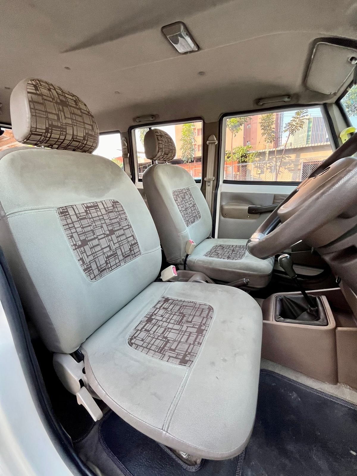 Mahindra Bolero ZLX – White