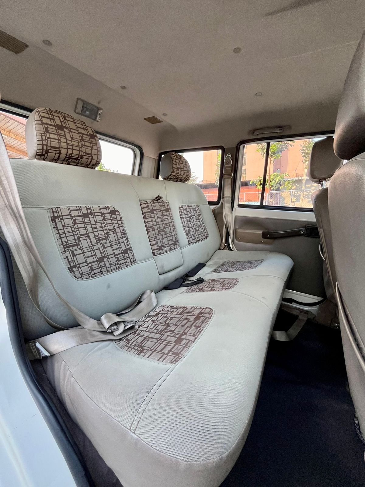 Mahindra Bolero ZLX – White