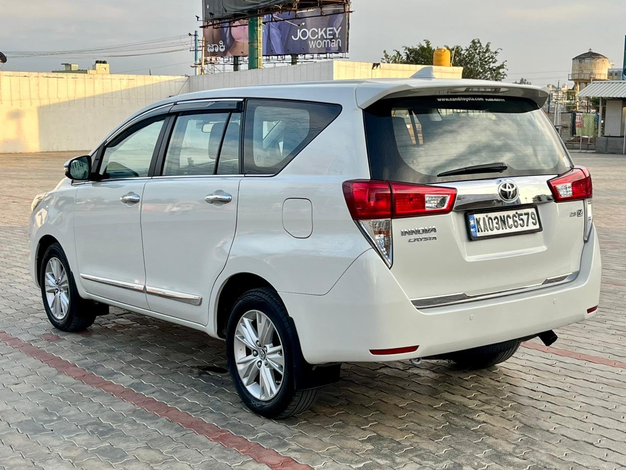 Toyota Innova crysta 2.8 Z (Automatic)