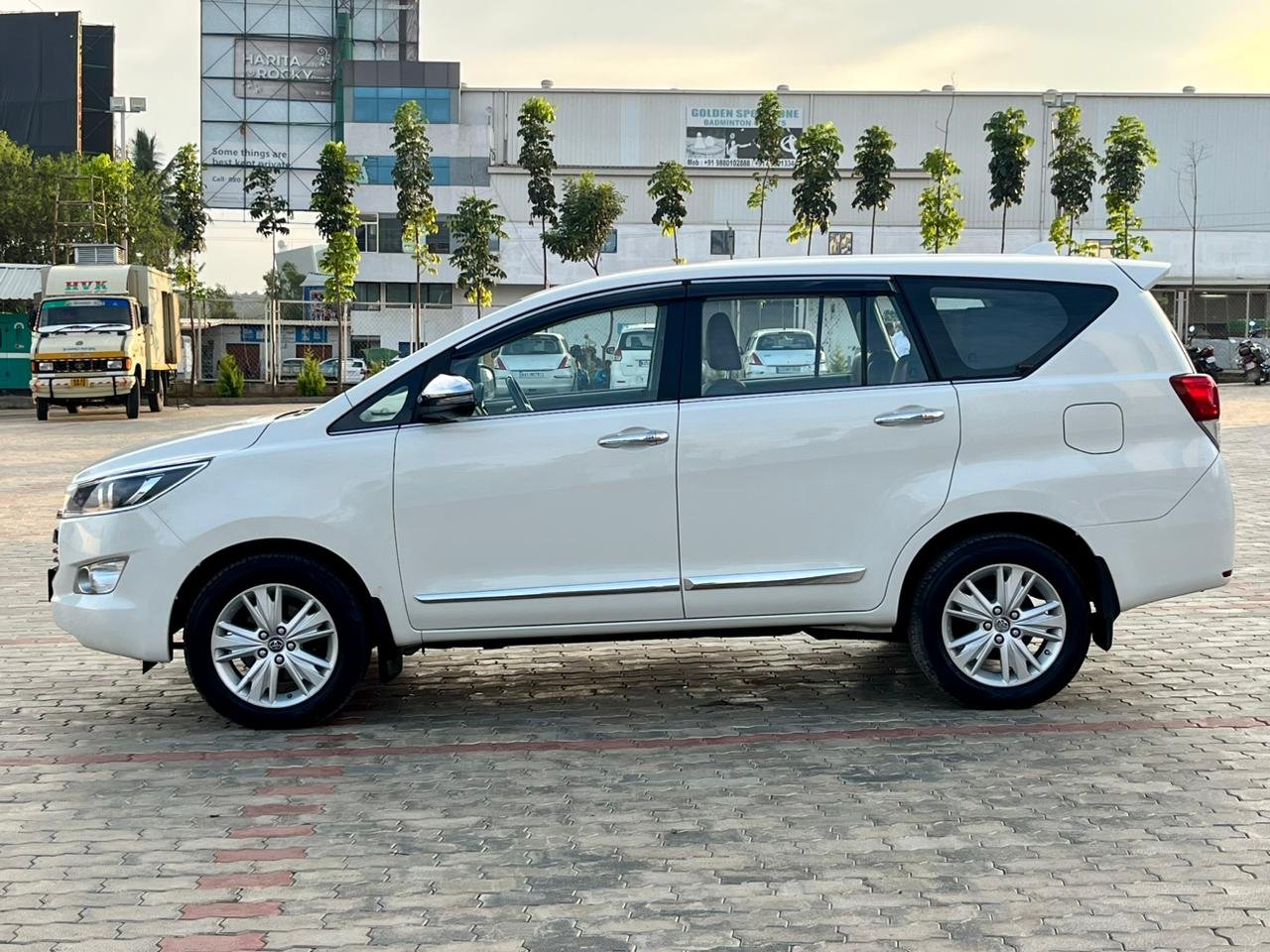 Toyota Innova crysta 2.8 Z (Automatic)