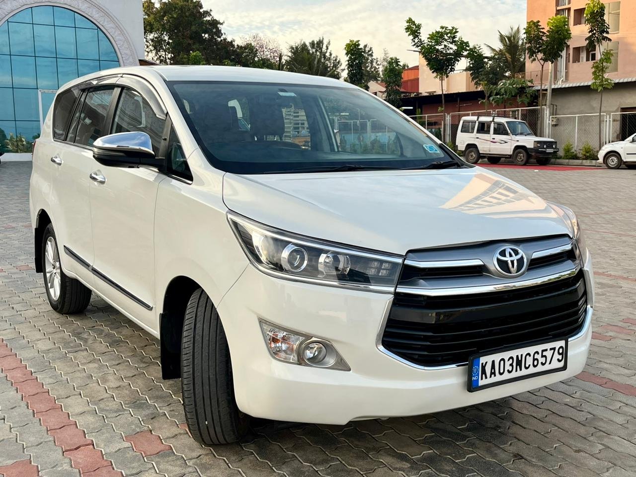 Toyota Innova crysta 2.8 Z (Automatic)