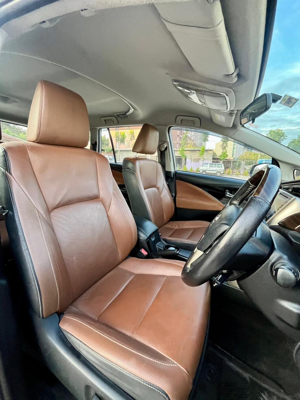 Toyota Innova crysta 2.8 Z (Automatic)