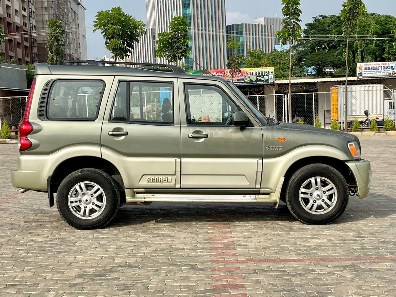 Mahindra Scorpio VLX- 2nd Owner 2012