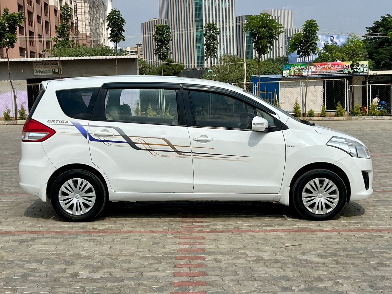 Maruthi Suzuki Ertiga ZDI – White – 2013