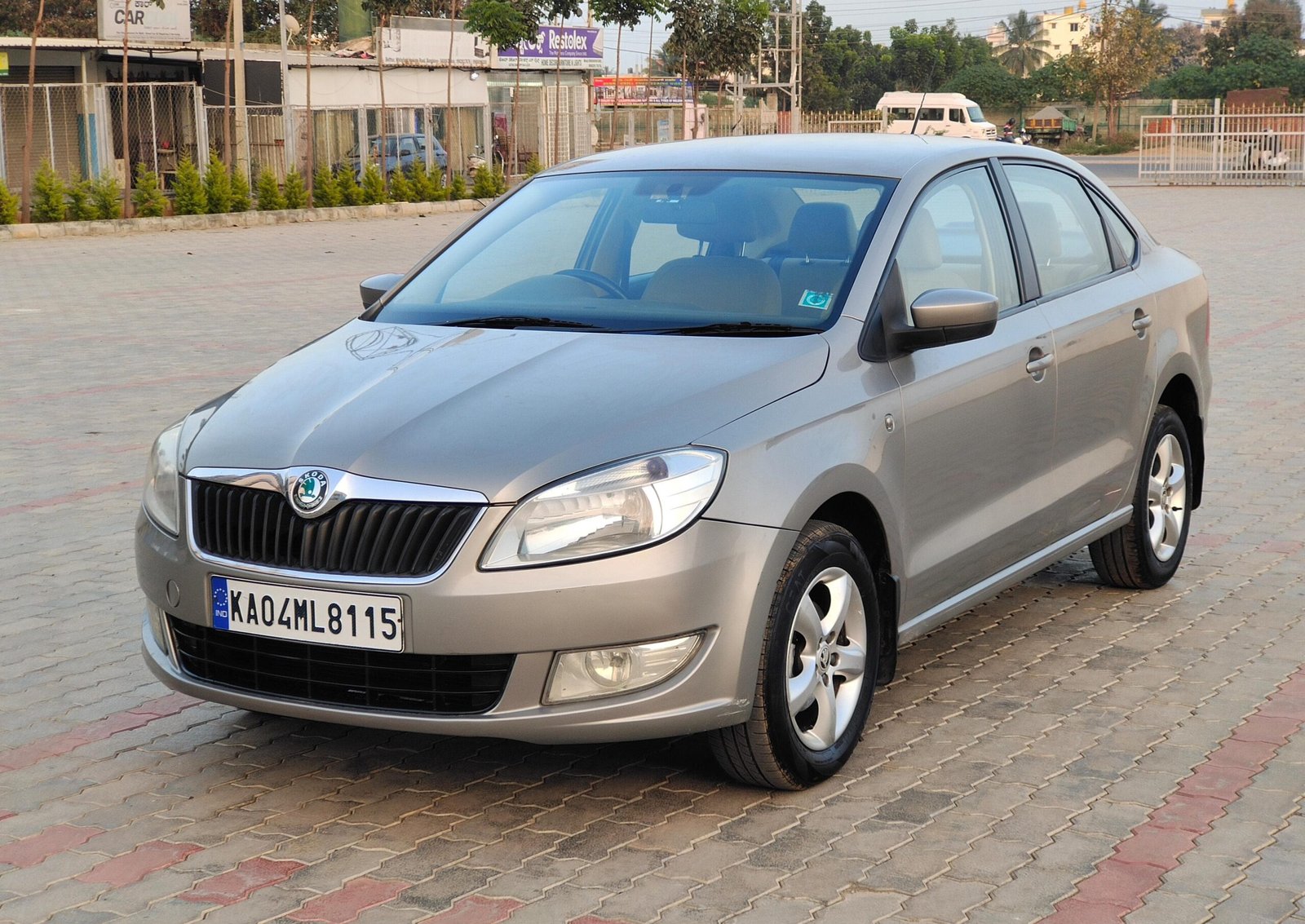 Skoda Rapid 1.6 Elegance AT (2013)