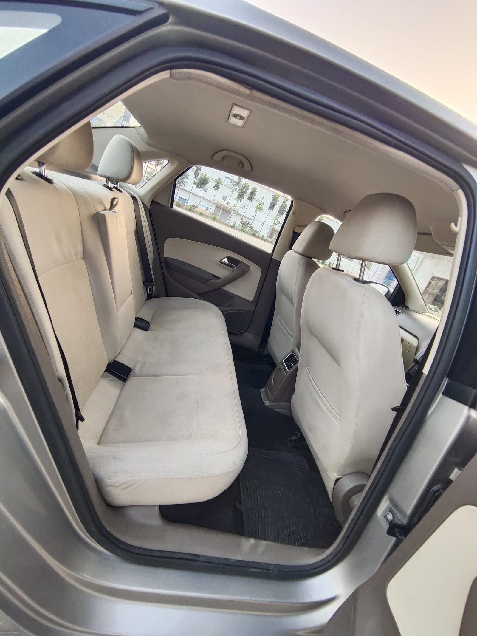 Skoda Rapid 1.6 Elegance AT (2013)