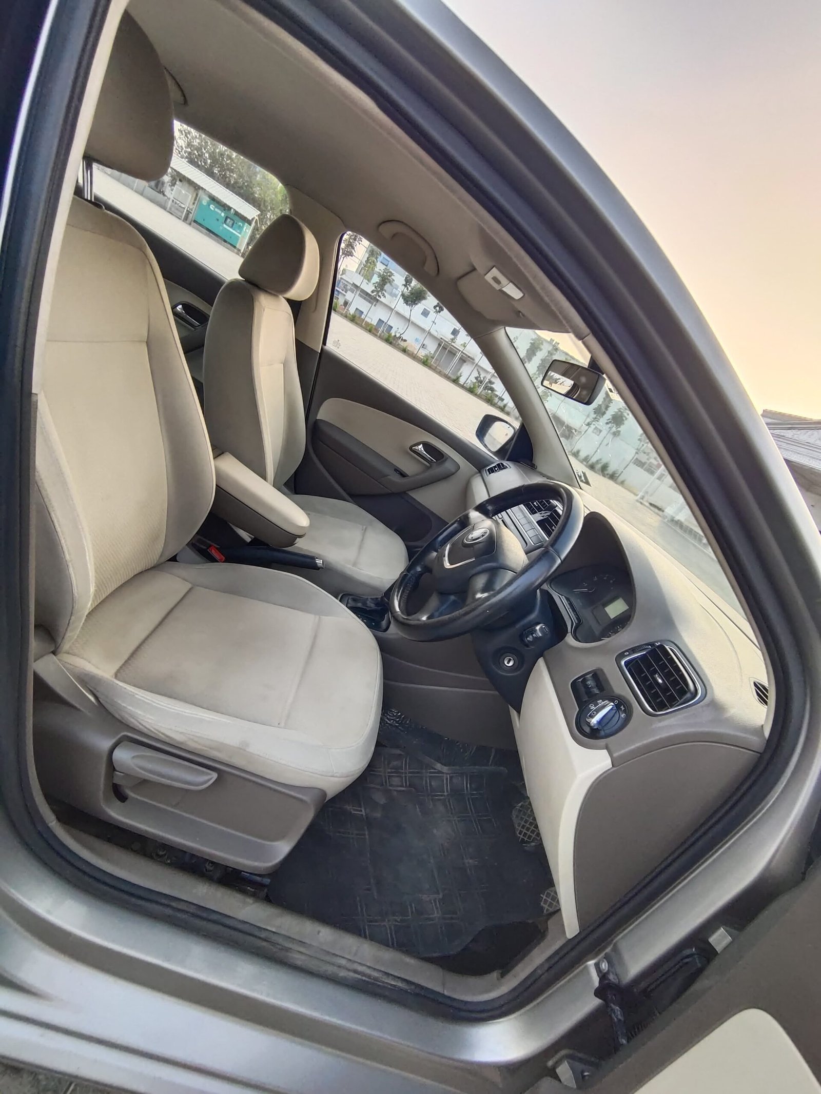 Skoda Rapid 1.6 Elegance AT (2013)