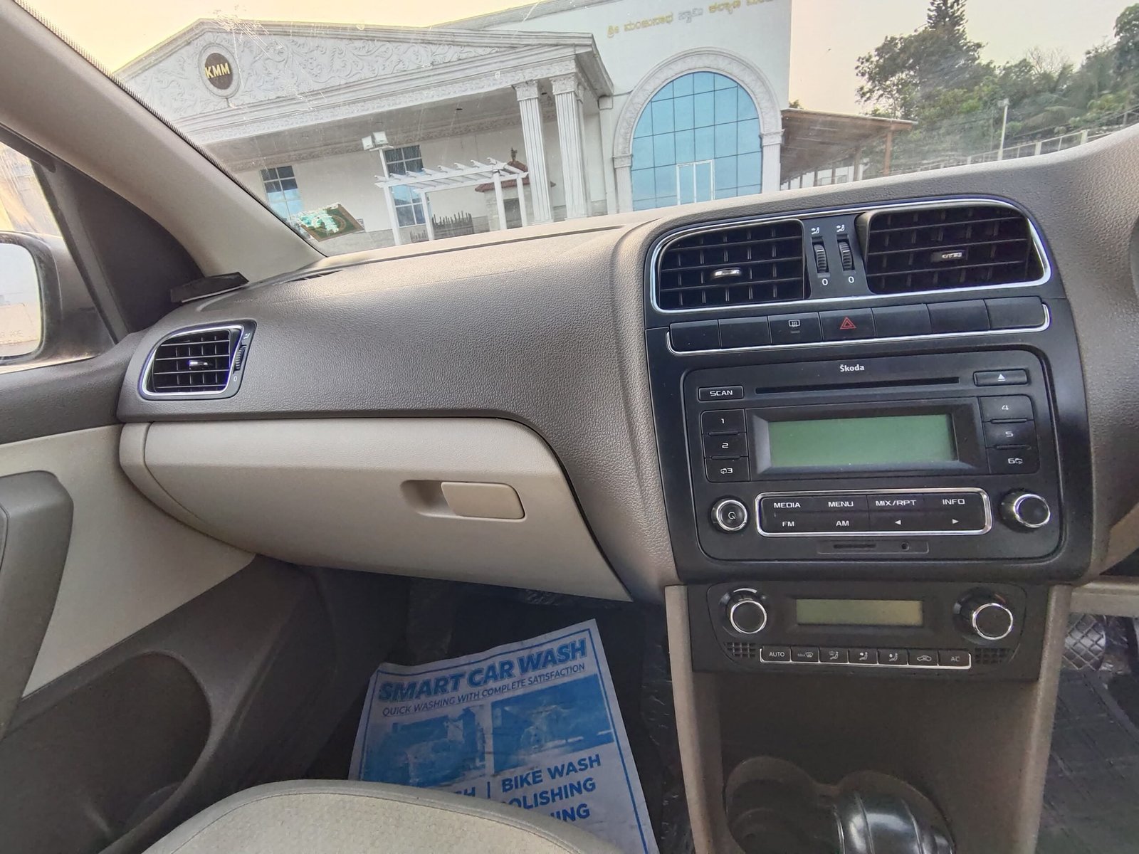 Skoda Rapid 1.6 Elegance AT (2013)