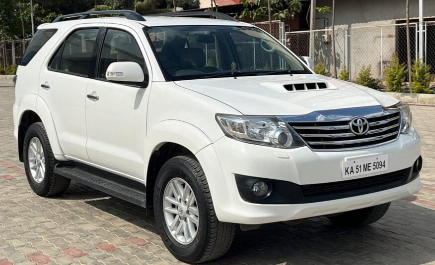 TOYOTA FORTUNER 3.0L 2WD AT 2013