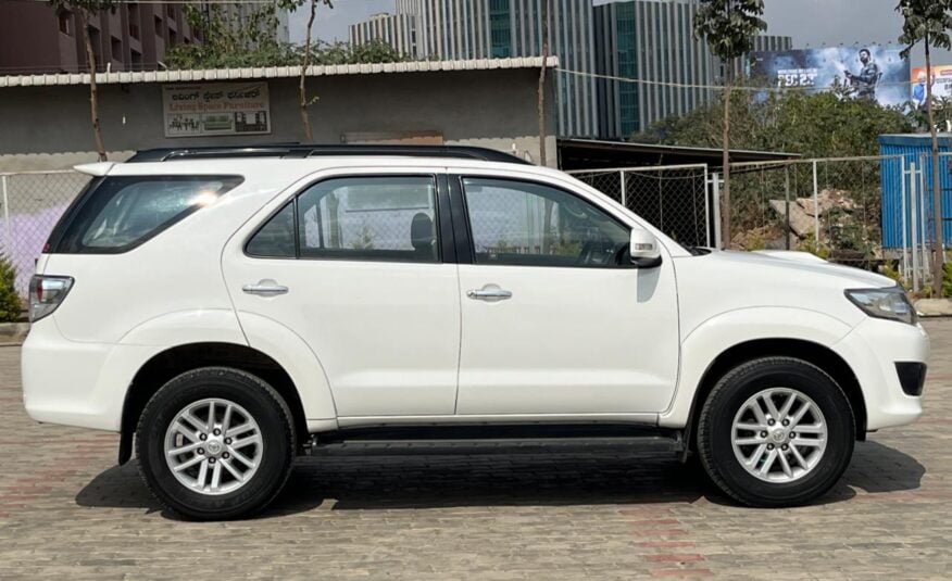 TOYOTA FORTUNER 3.0L 2WD AT 2013