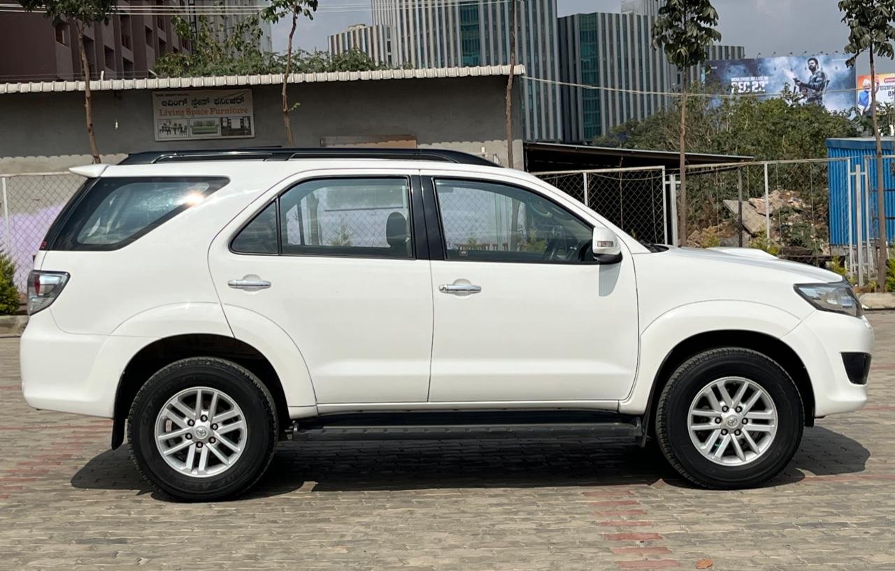 TOYOTA FORTUNER 3.0L 2WD AT 2013