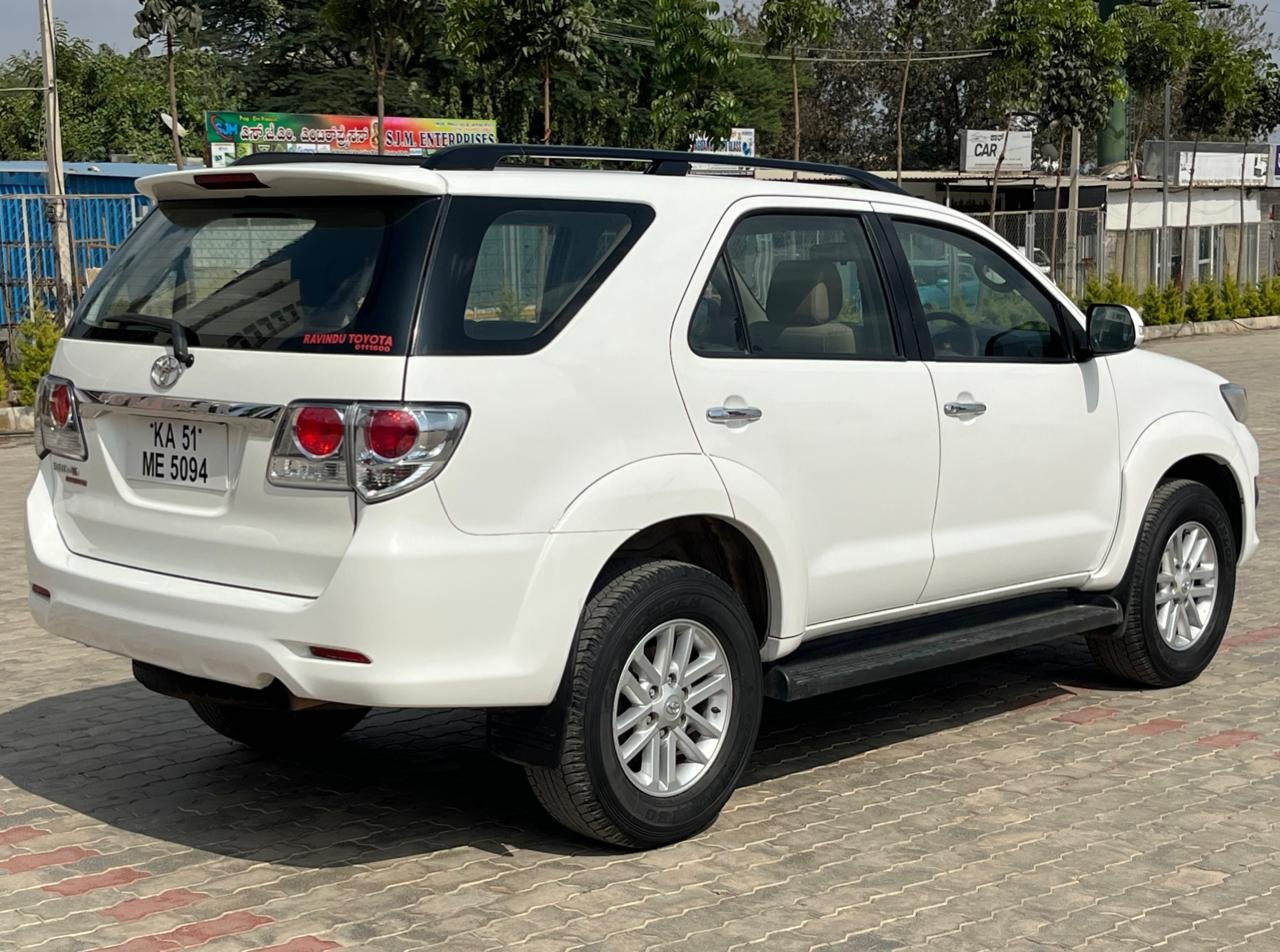 TOYOTA FORTUNER 3.0L 2WD AT 2013