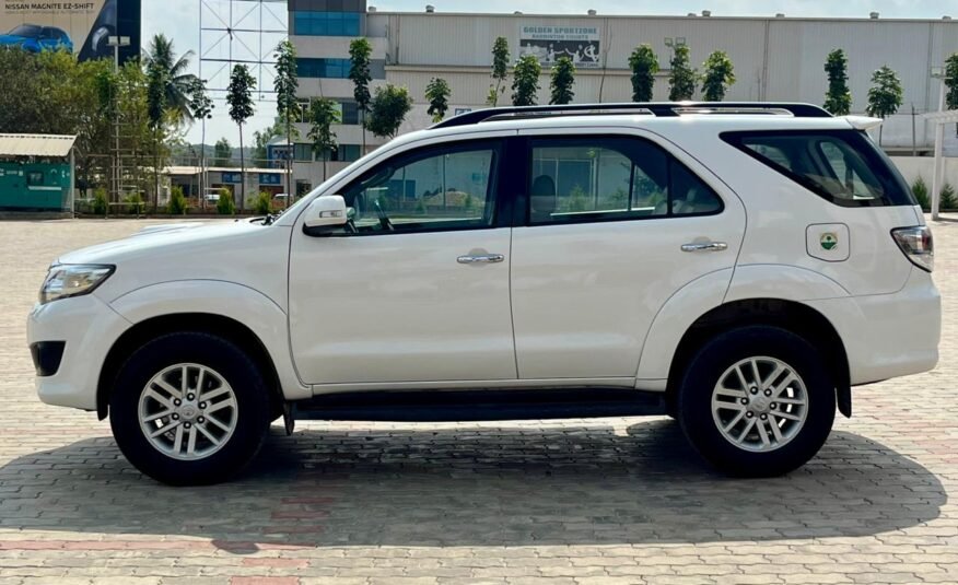 TOYOTA FORTUNER 3.0L 2WD AT 2013