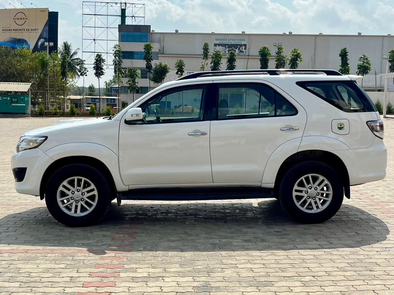 TOYOTA FORTUNER 3.0L 2WD AT 2013