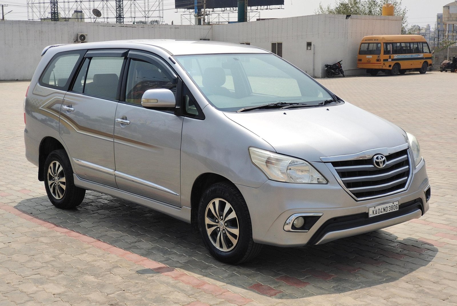 2016 Toyota Innova 2.5 V, Diesel