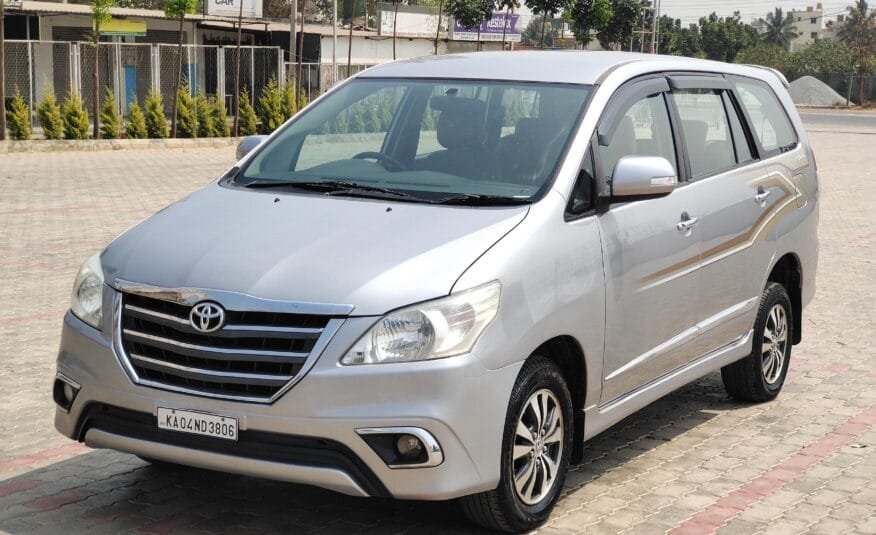 2016 Toyota Innova 2.5 V, Diesel