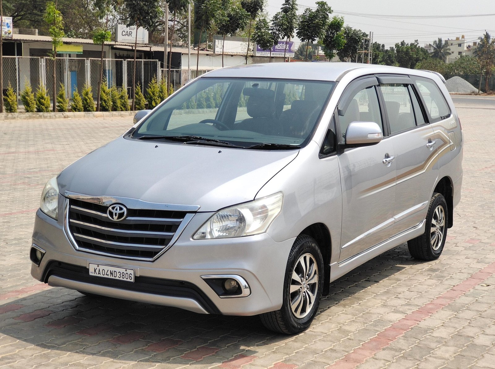 2016 Toyota Innova 2.5 V, Diesel