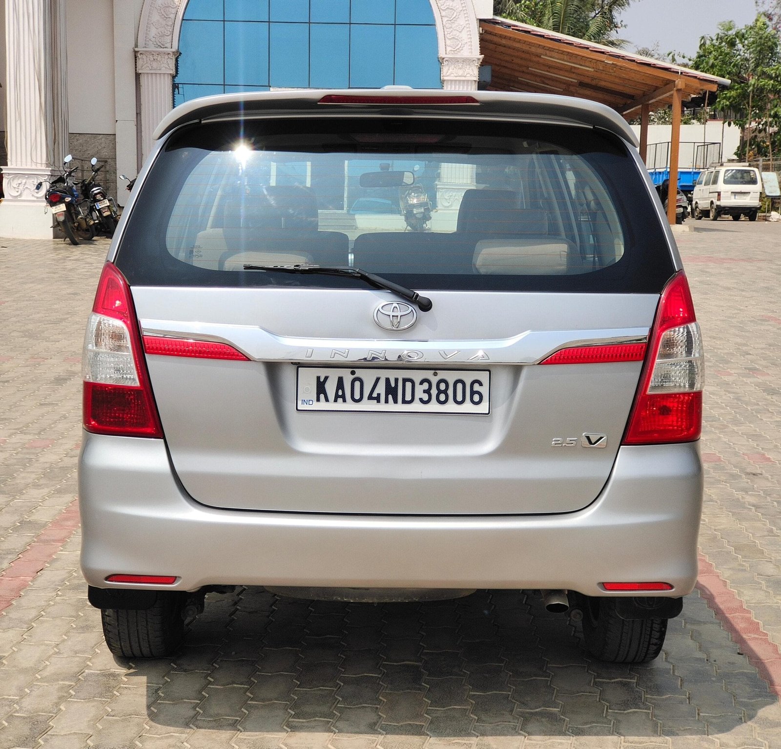 2016 Toyota Innova 2.5 V, Diesel