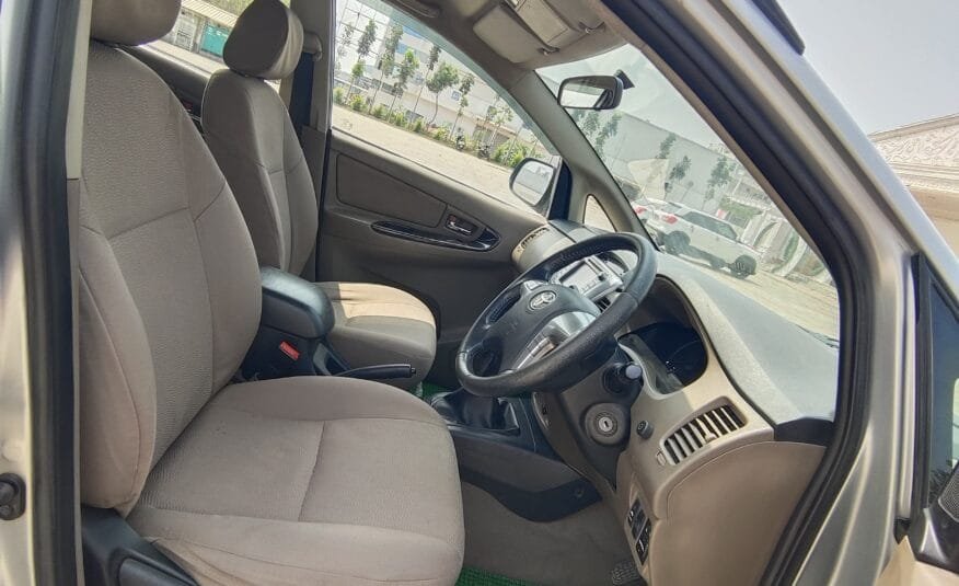 2016 Toyota Innova 2.5 V, Diesel