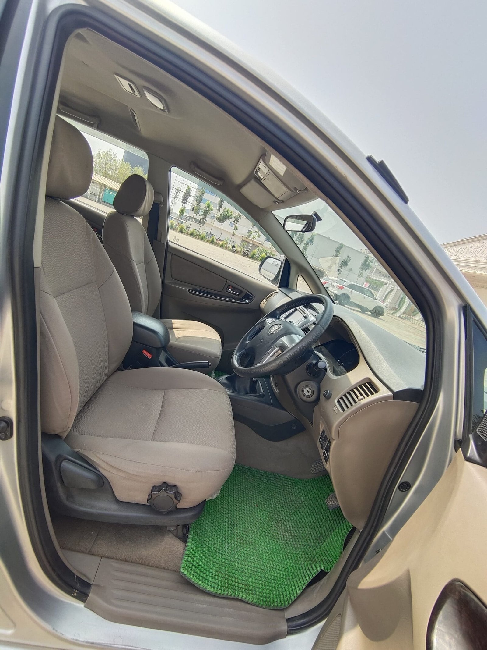 2016 Toyota Innova 2.5 V, Diesel