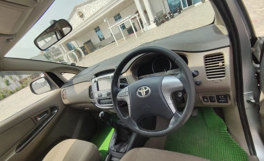 2016 Toyota Innova 2.5 V, Diesel