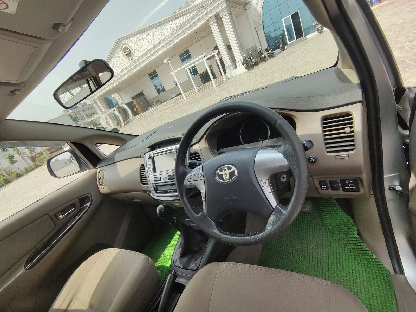 2016 Toyota Innova 2.5 V, Diesel