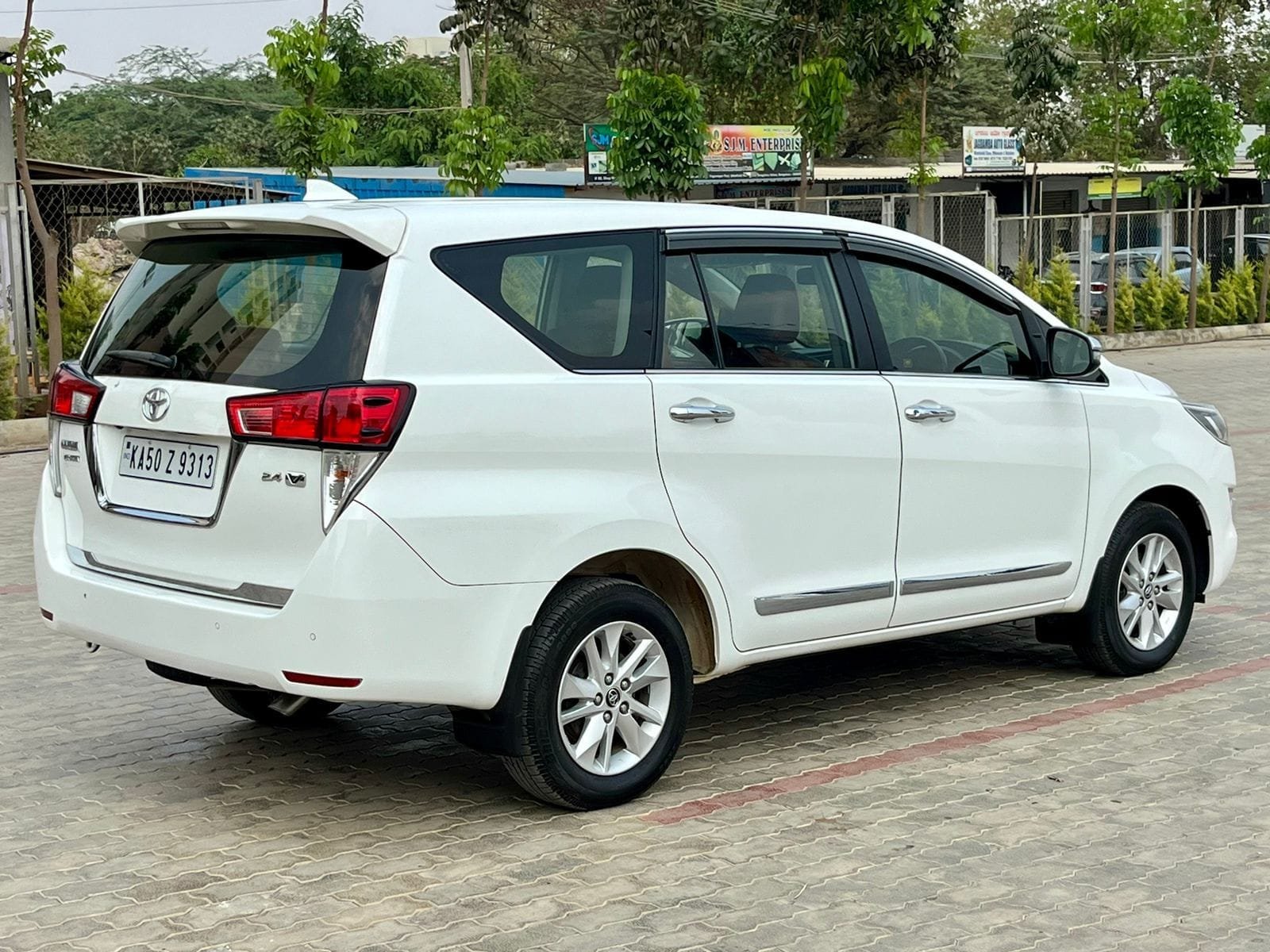 2019 Toyota Innova Crysta 2.4 V AT