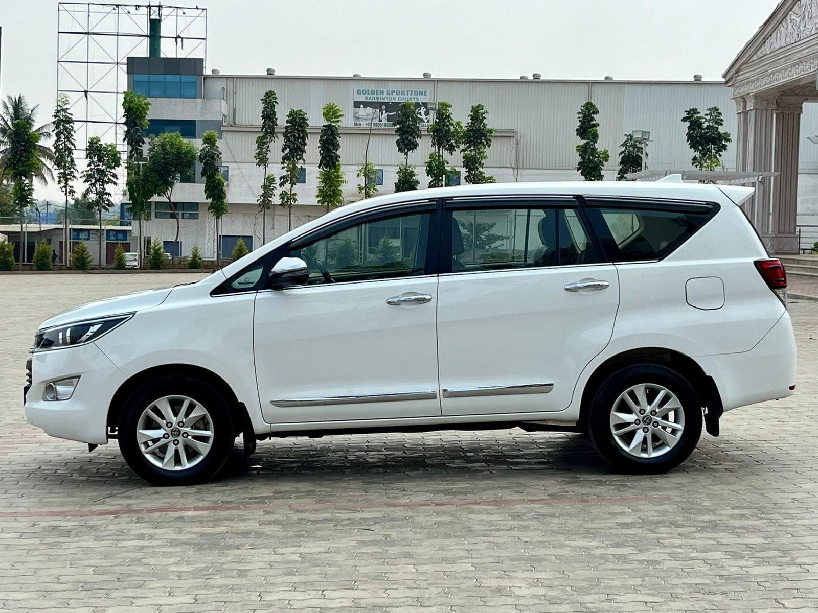 2019 Toyota Innova Crysta 2.4 V AT