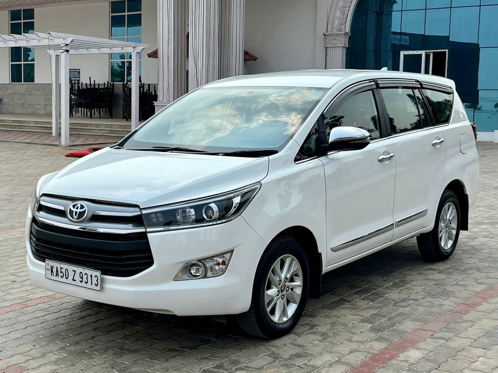 2019 Toyota Innova Crysta 2.4 V AT