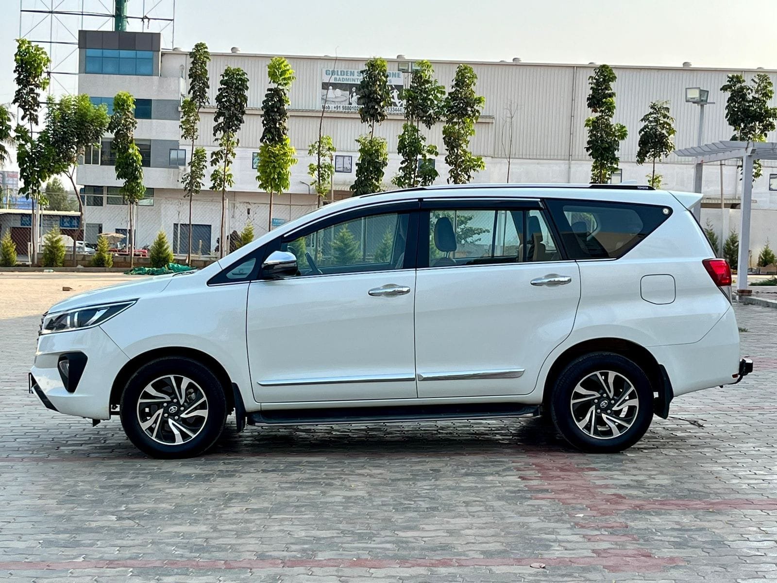 Toyota Innova Crysta 2.4V MT 2022