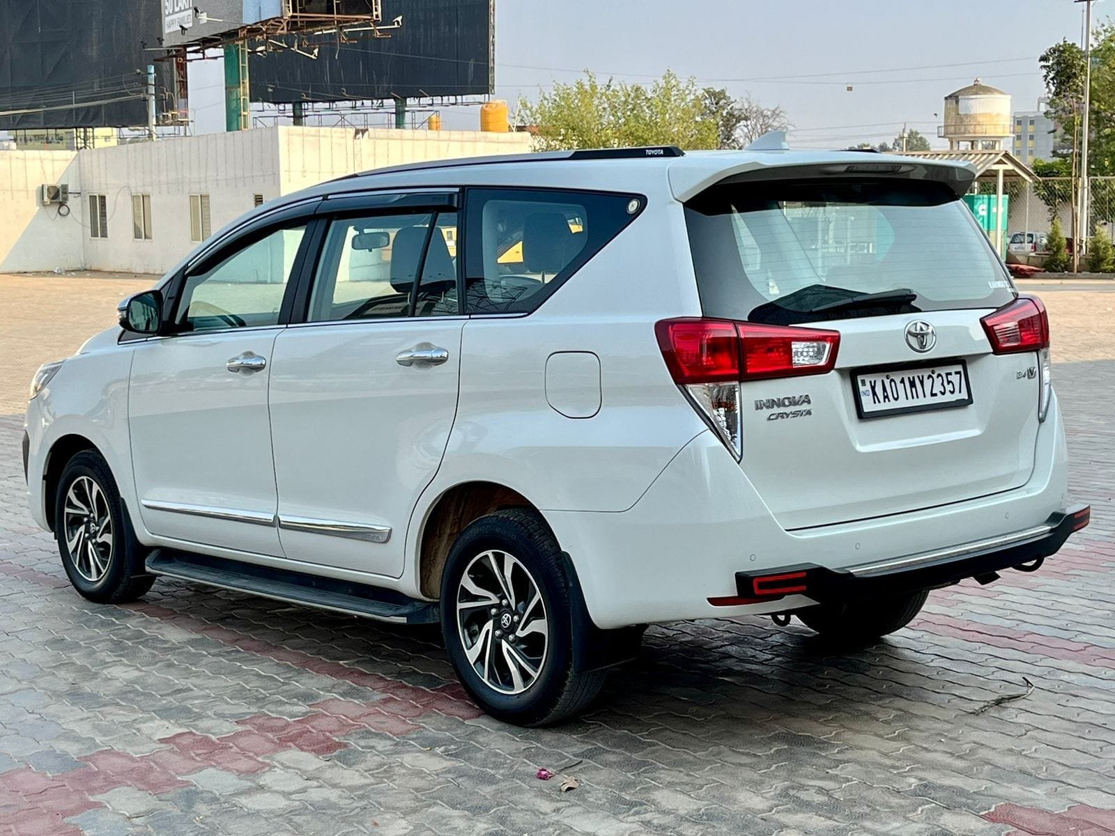 Toyota Innova Crysta 2.4V MT 2022