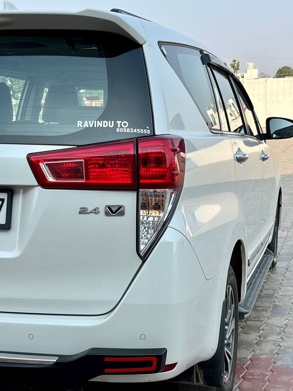 Toyota Innova Crysta 2.4V MT 2022