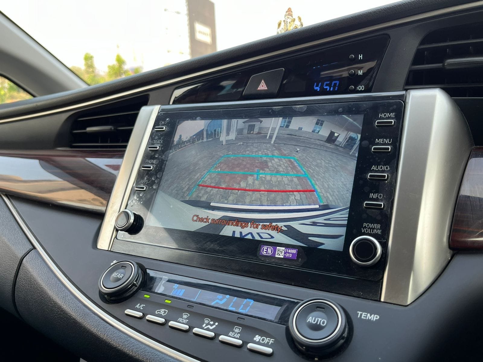 Toyota Innova Crysta 2.4V MT 2022