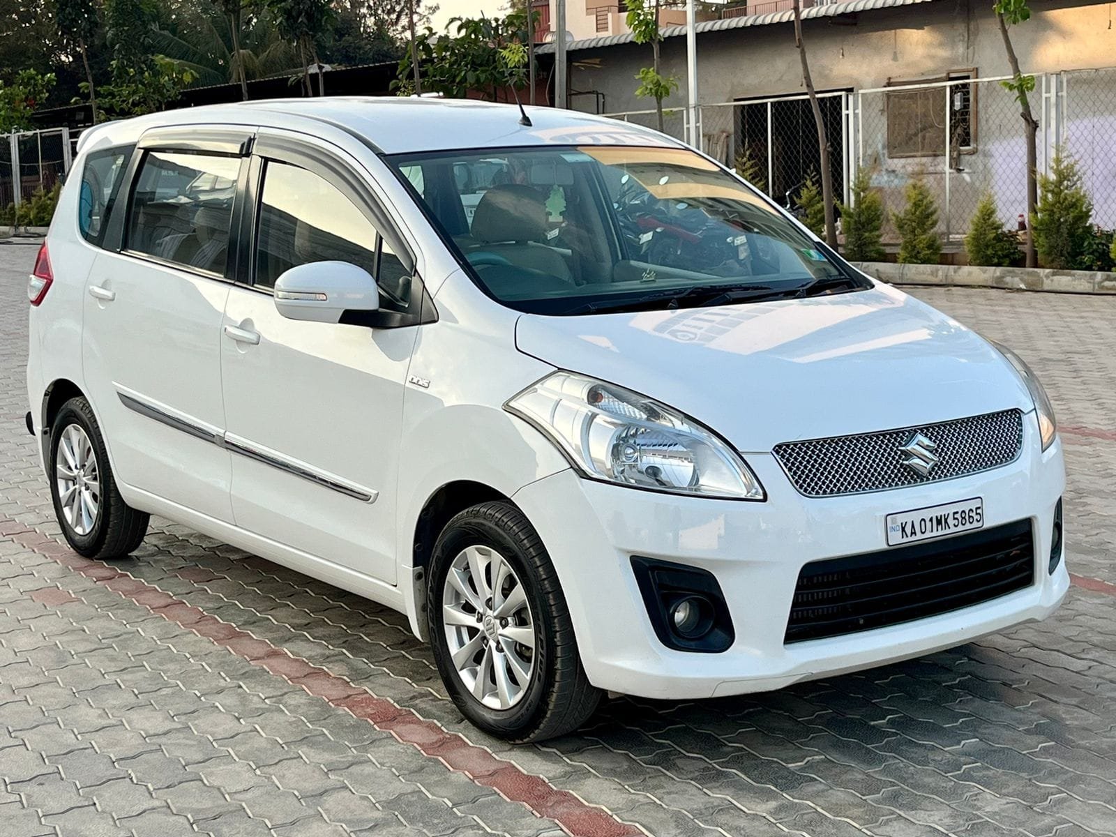 Maruti Suzuki Ertiga ZDI – 2013 White