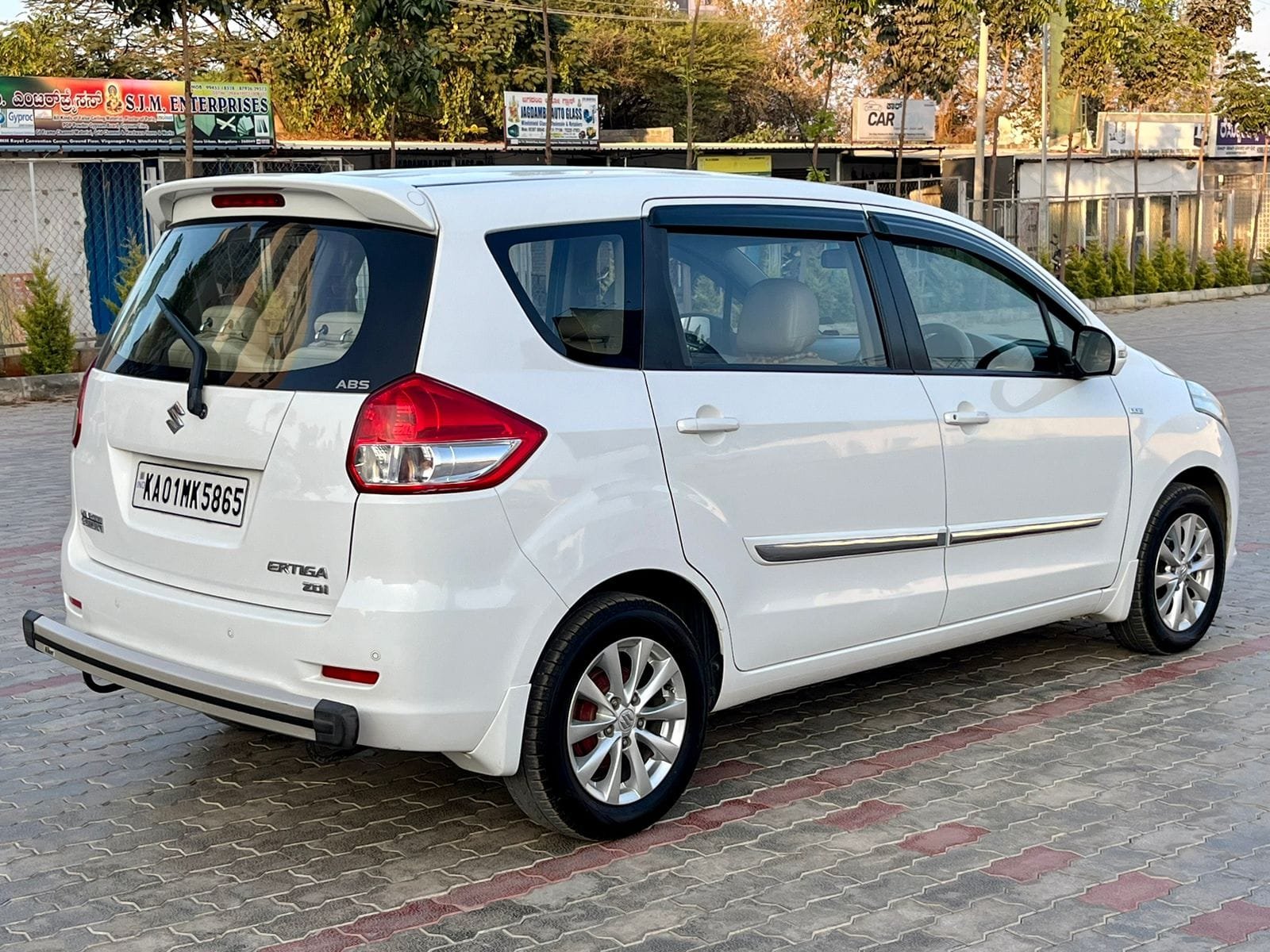 Maruti Suzuki Ertiga ZDI – 2013 White