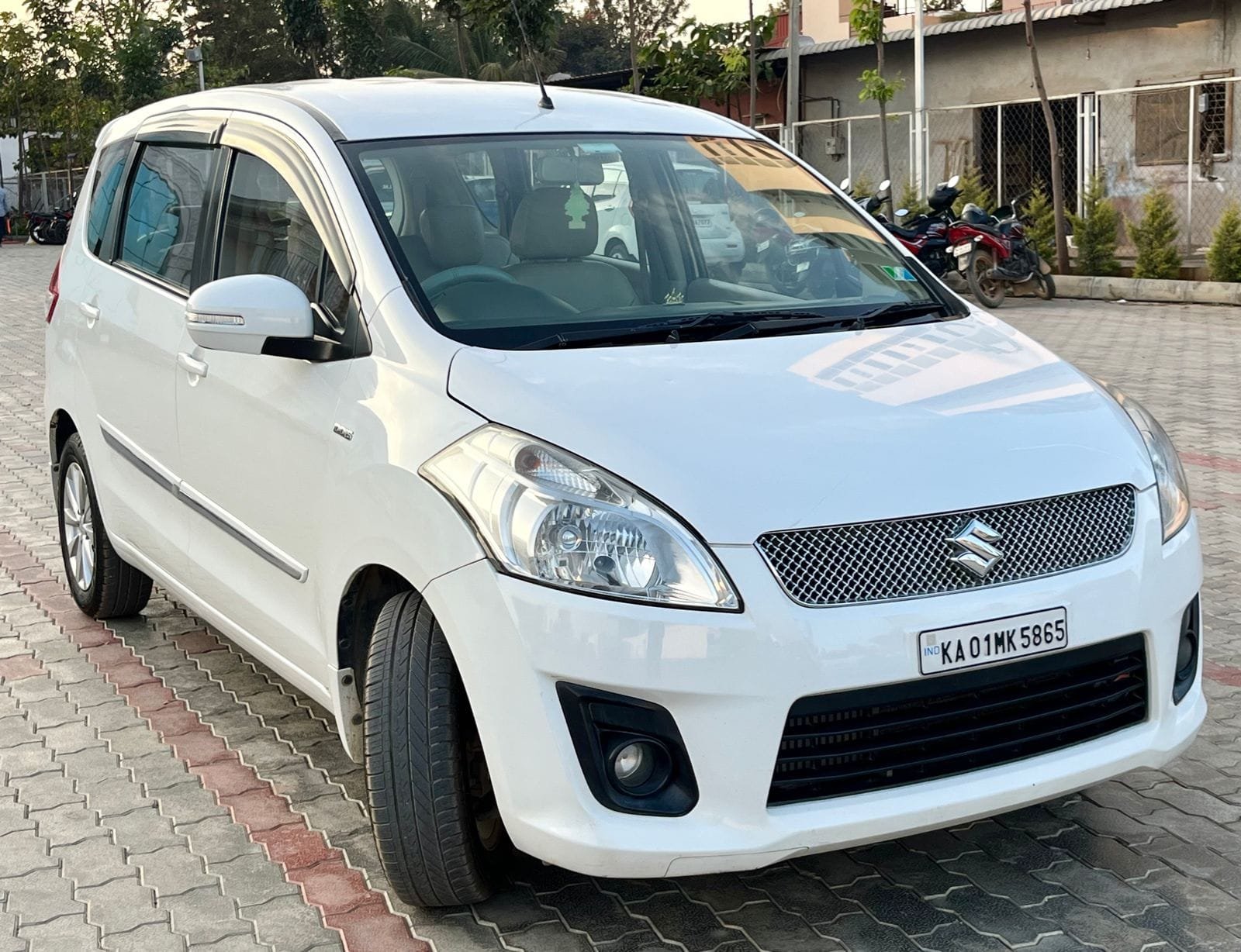 Maruti Suzuki Ertiga ZDI – 2013 White