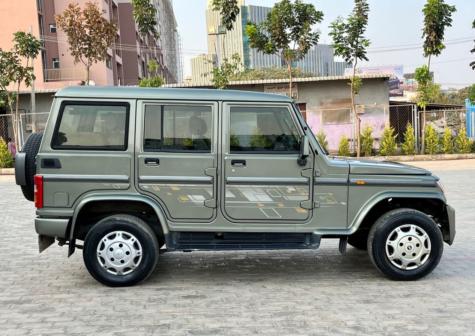 2017 Mahindra Bolero Power +ZLX