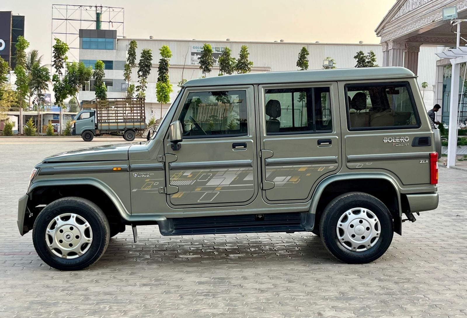 2017 Mahindra Bolero Power +ZLX