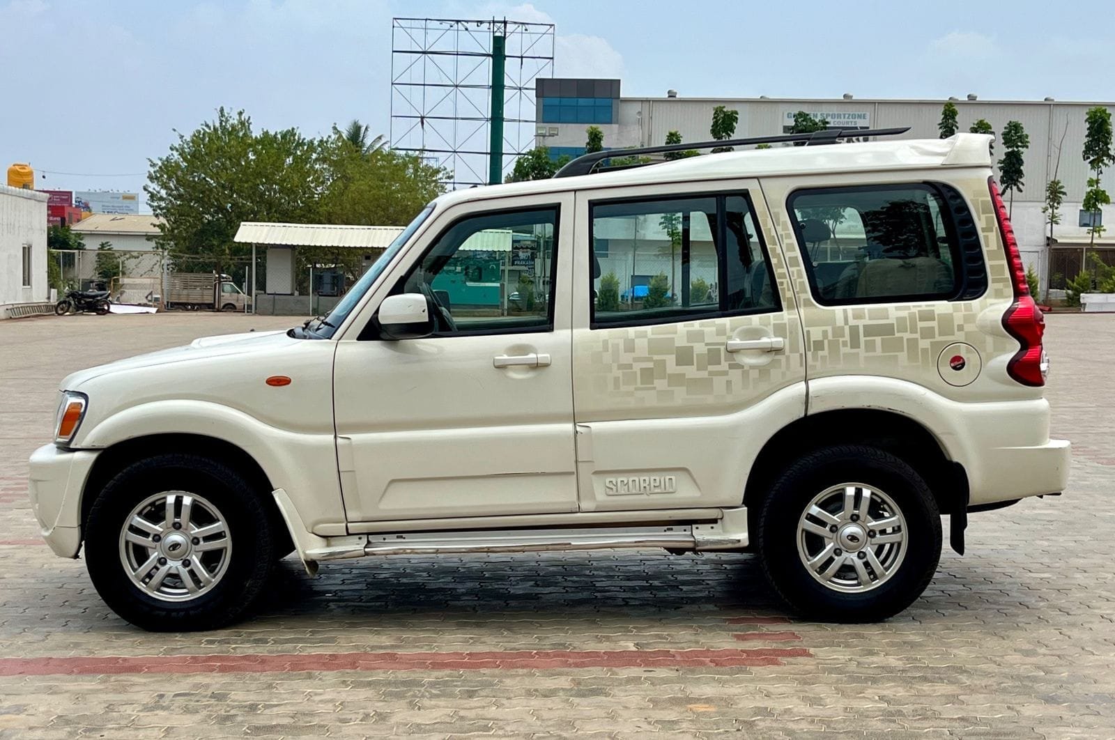Mahindra Scorpio VLX 2011