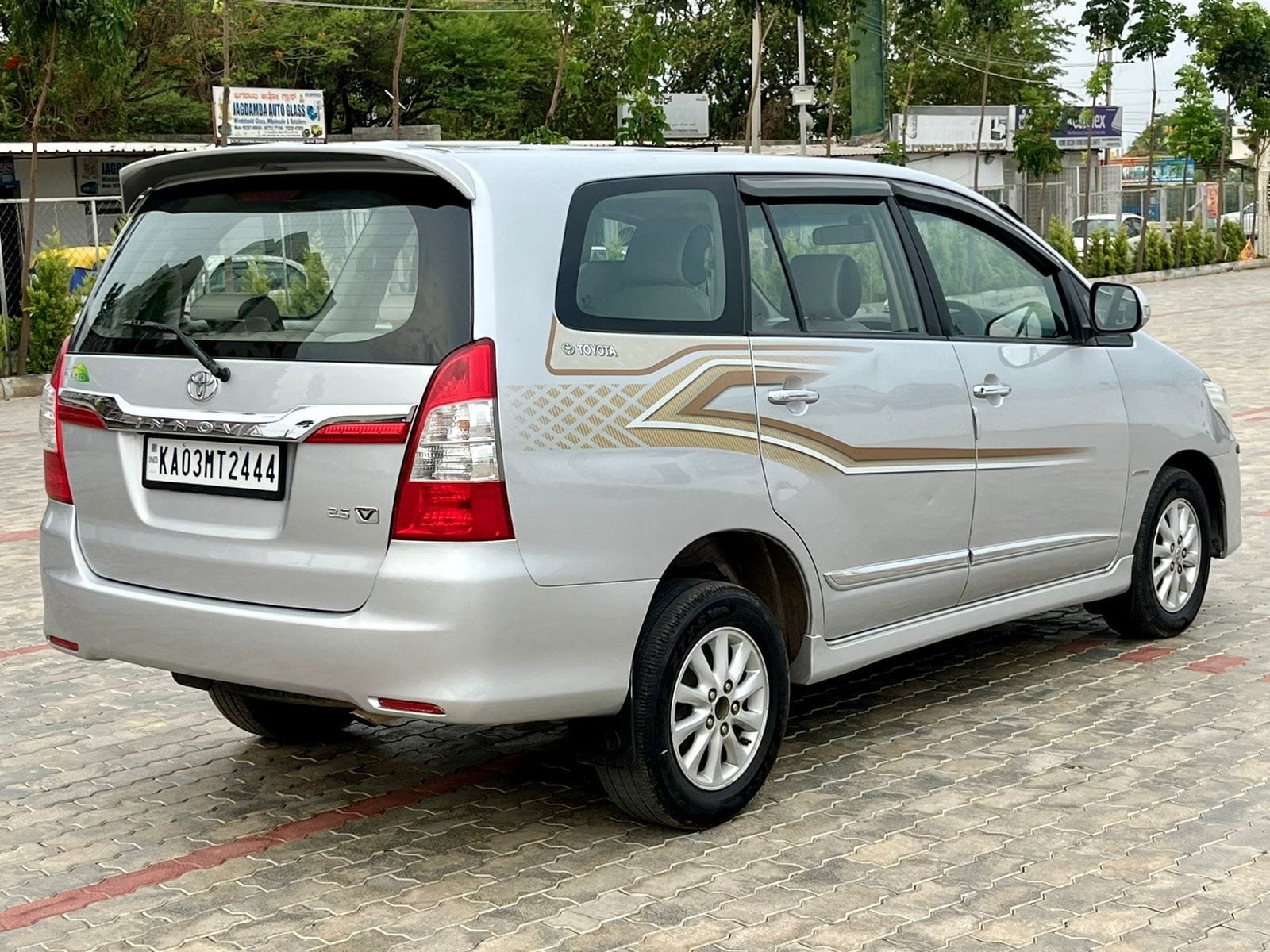 Toyota Innova 2.5 V Diesel