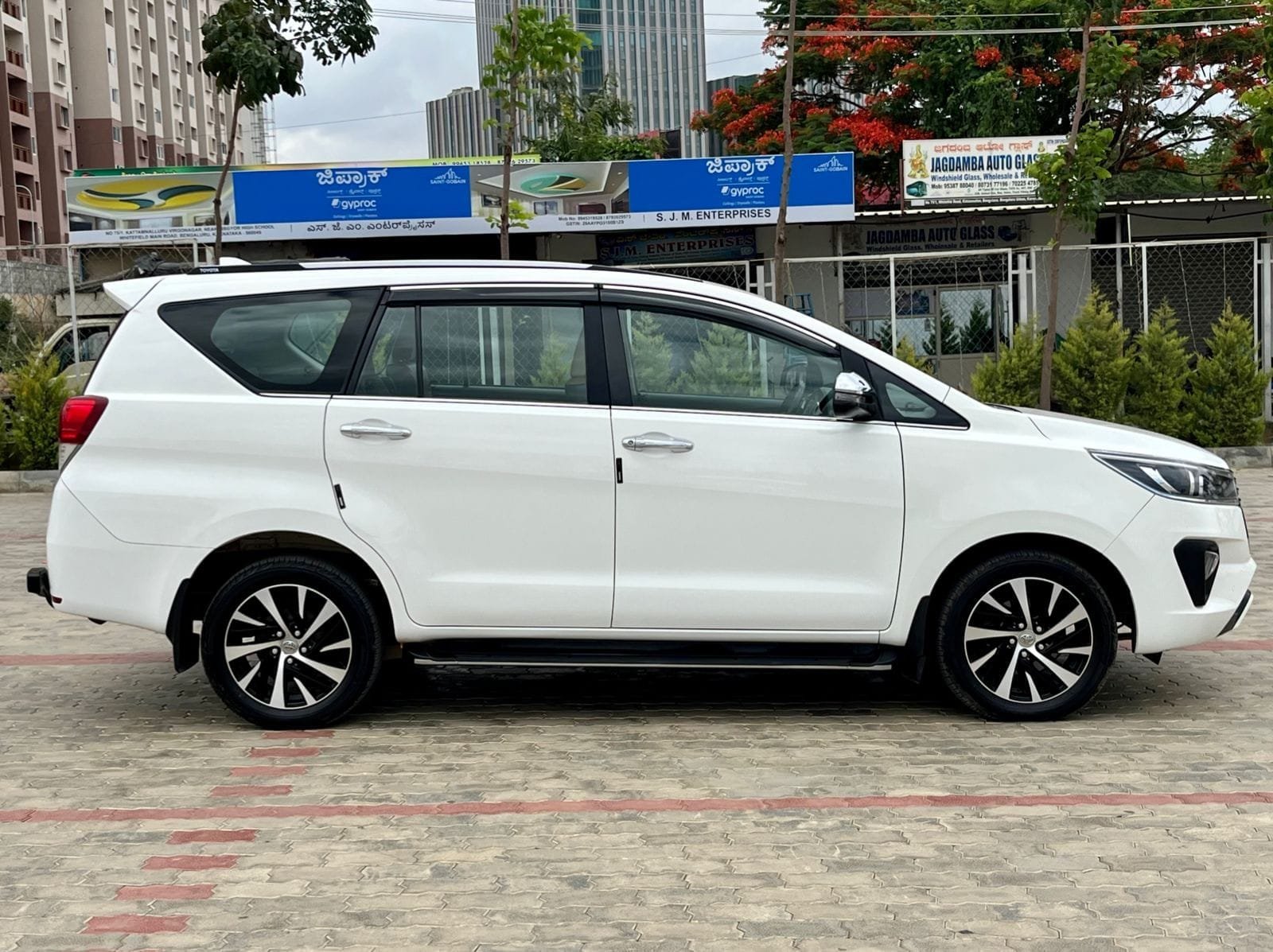Toyota Innova Crysta 2.4 Z – Excellent Condition