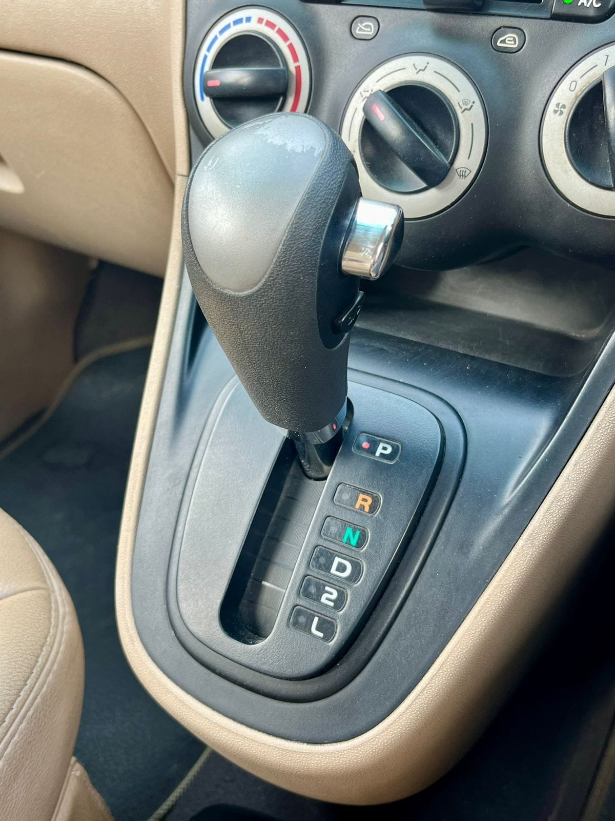 Hyundai i10 Sportz 1.2 AT – 2009 – Explore the Reliable and Comfortable