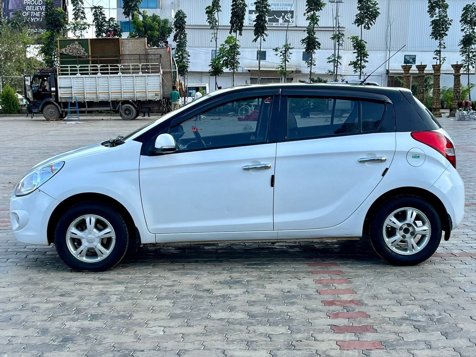 Hyundai i20 Sportz 1.2 MT: A Reliable and Well-Maintained Companion