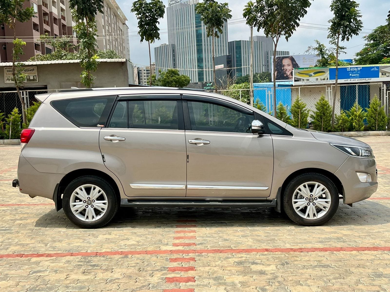 Toyota Innova Crysta 2.8 Z – Automatic – Excellent Condition