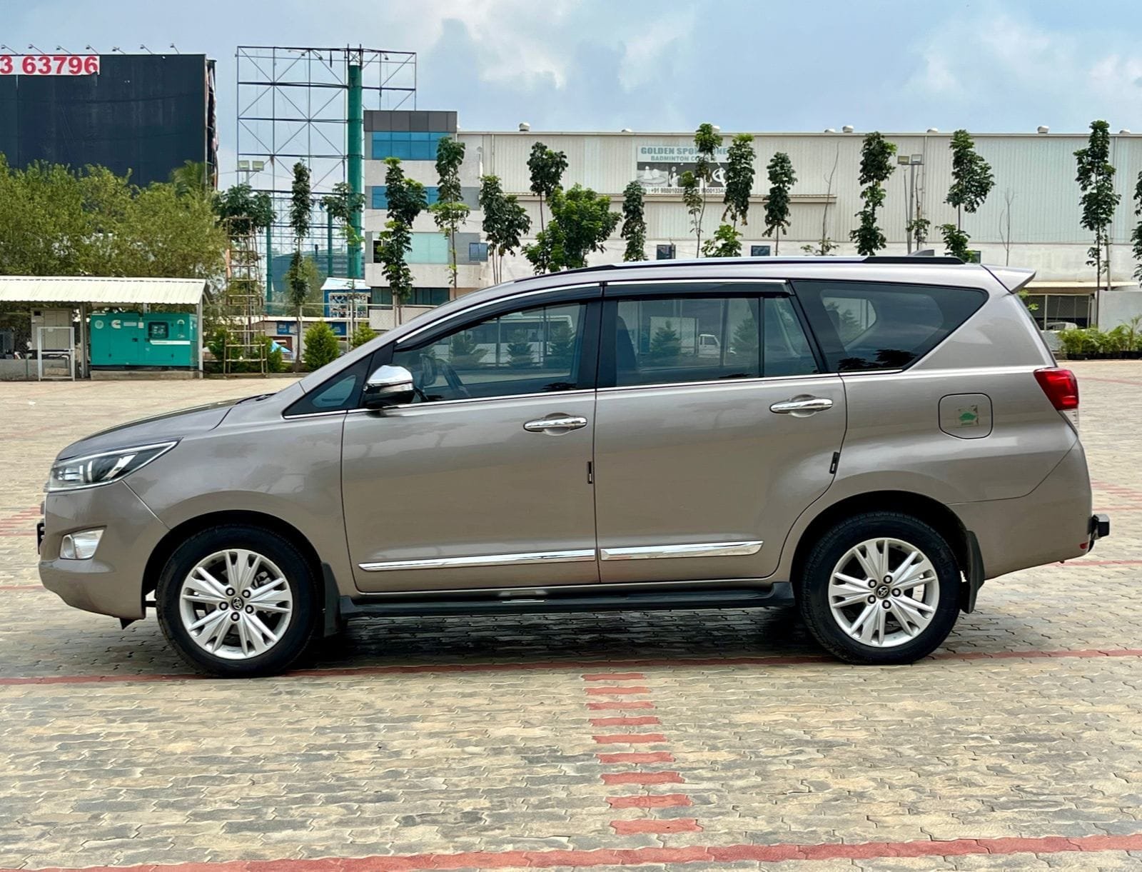 Toyota Innova Crysta 2.8 Z – Automatic – Excellent Condition